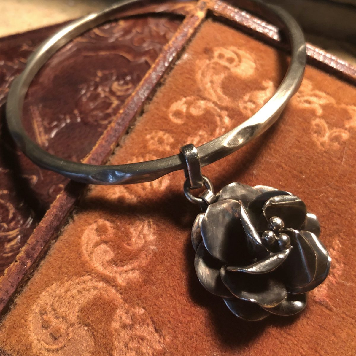 Rosa Charm Bangle